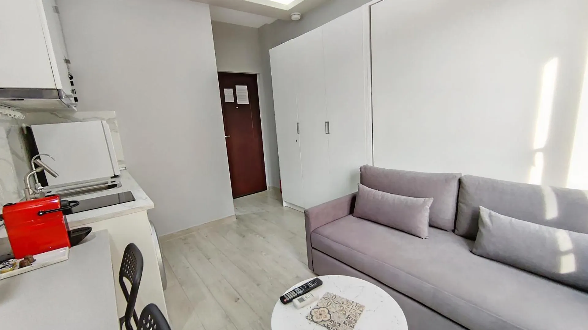 Pretty Petitie Fully Equipped City Center Studio Thessaloníki